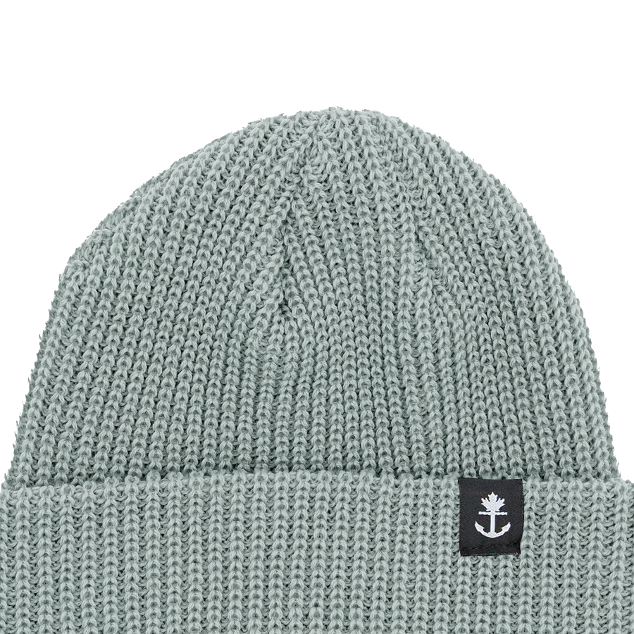Short fit knit toque, beanie. Silver coloured